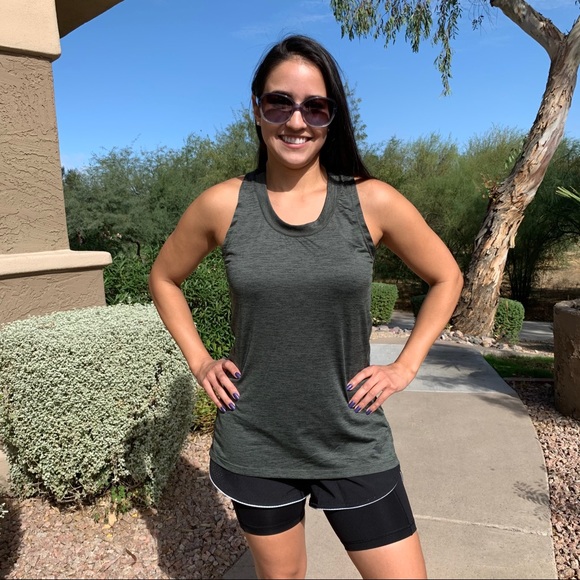 Last Chance Mizuno Women’s Alpha Tank - Picture 2 of 9